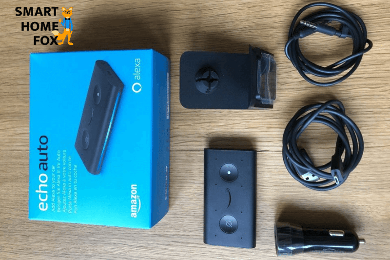 The entire scope of delivery of the Amazon Echo for your car is on the floor.